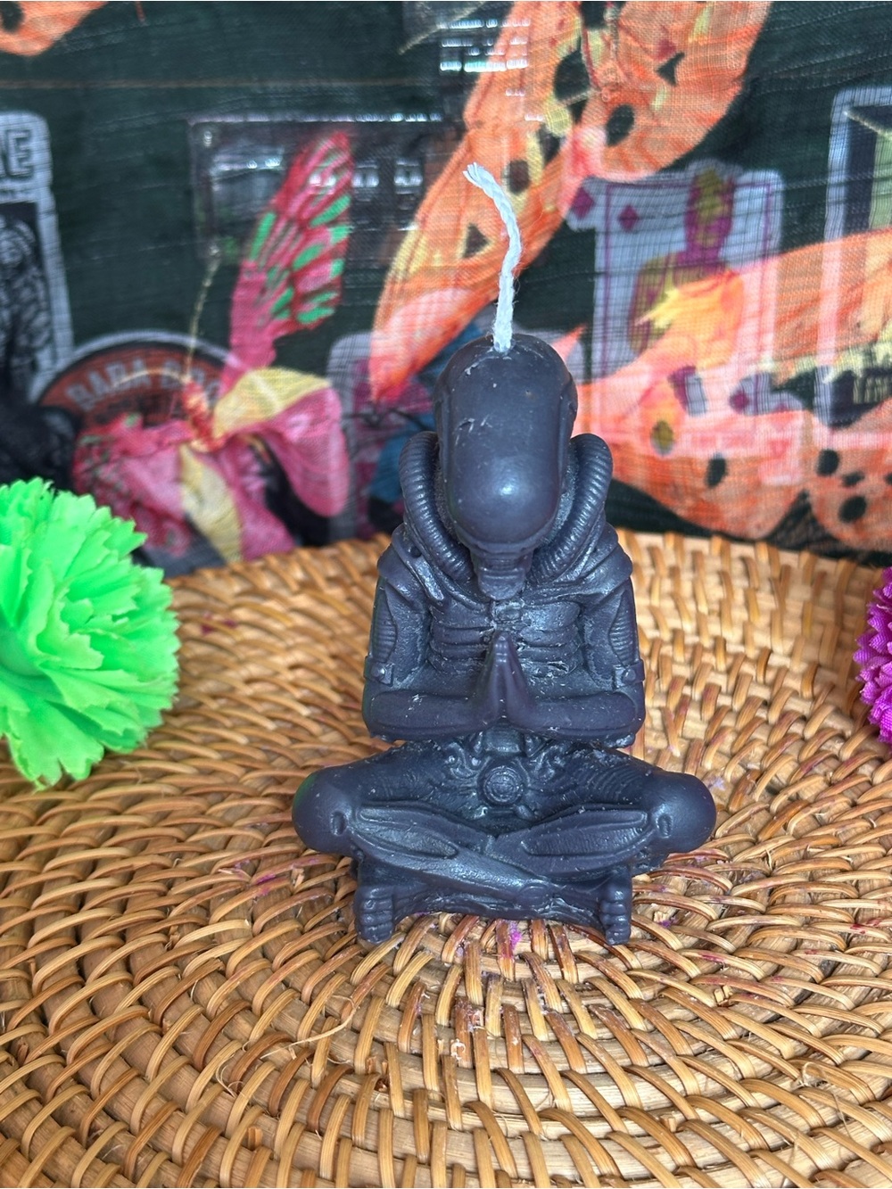 Alien Meditation Candle - Picture 3 of 9